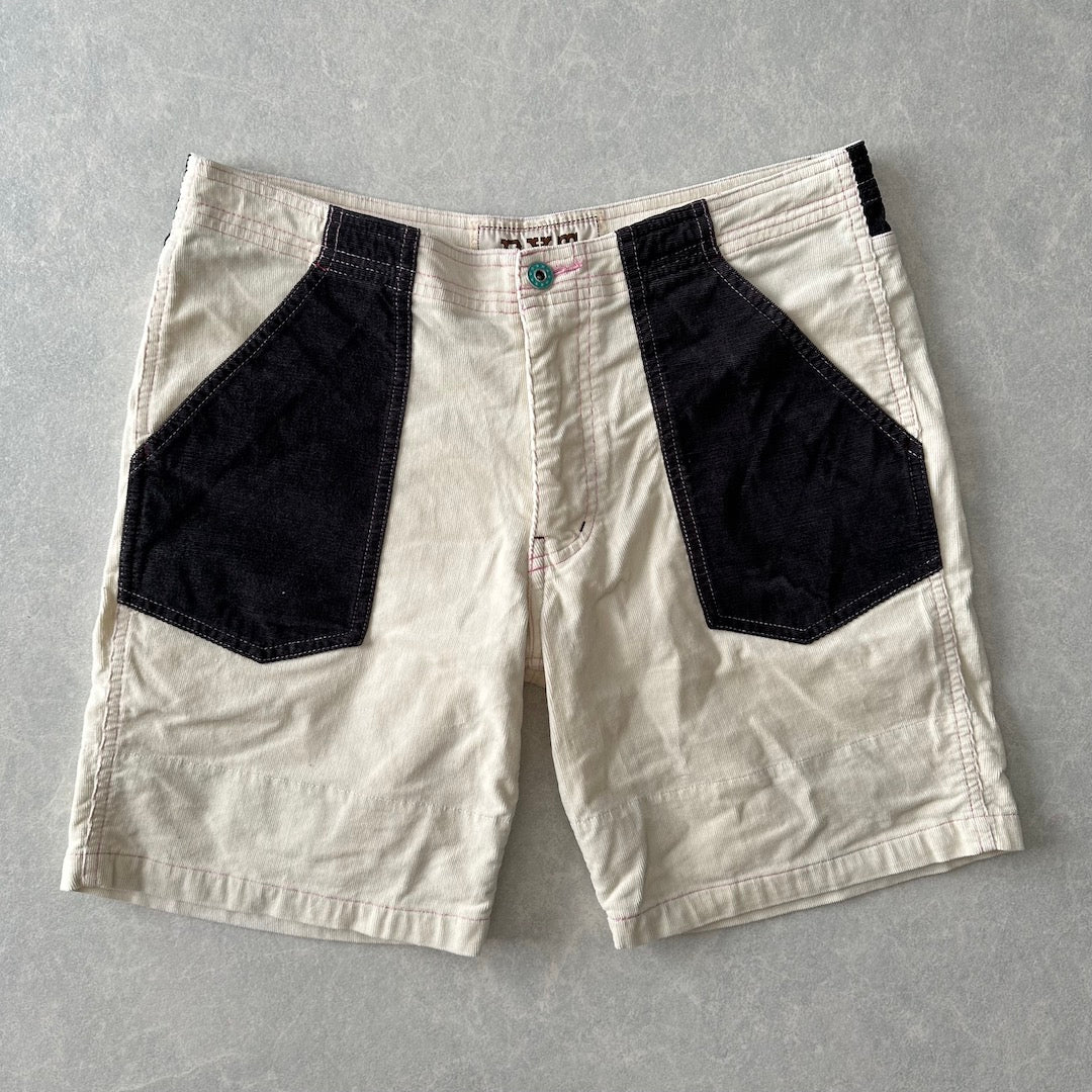 マルチカラーコーデュロイショートパンツ ホワイト L 古着 メンズ