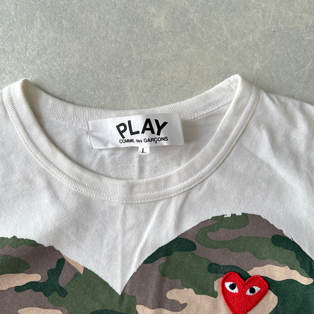 【PLAY COMME des GARÇONS】迷彩柄ハートプリント半袖Tシャツ ホワイト L 古着 メンズ レディース