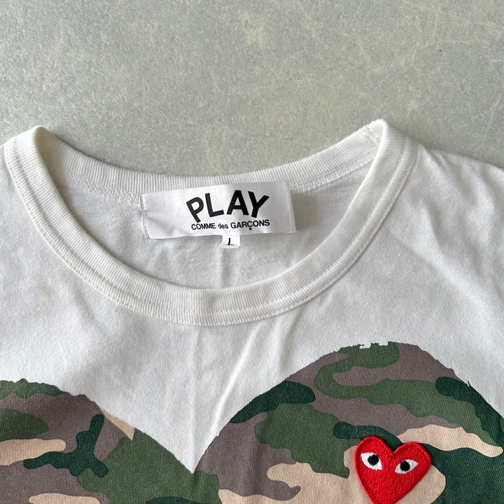 【PLAY COMME des GARÇONS】迷彩柄ハートプリント半袖Tシャツ ホワイト L 古着 メンズ レディース