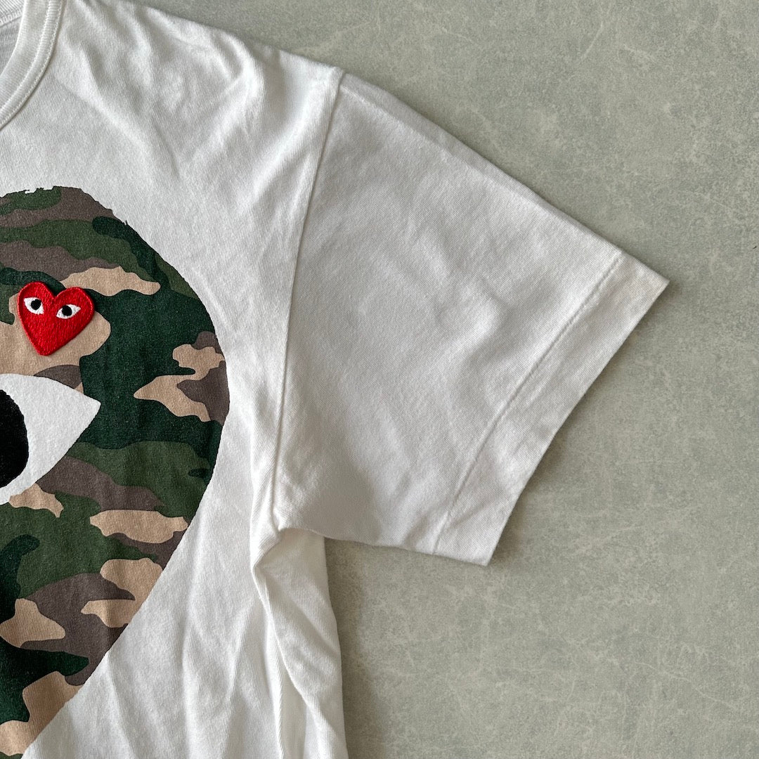 【PLAY COMME des GARÇONS】迷彩柄ハートプリント半袖Tシャツ ホワイト L 古着 メンズ レディース