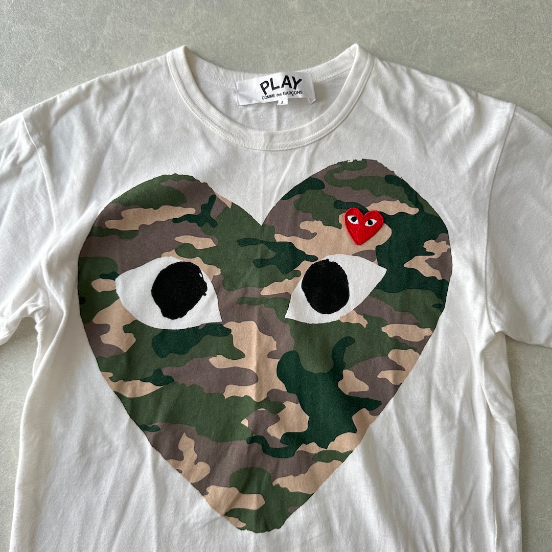 【PLAY COMME des GARÇONS】迷彩柄ハートプリント半袖Tシャツ ホワイト L 古着 メンズ レディース